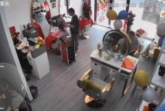 转让广场二路理发店，也可空铺转让，接手即可经营！