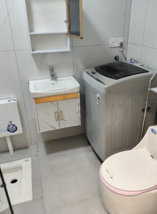 龙景街道鑫晟大酒店6楼一套房间出租 龙景街道鑫晟大酒店6楼一套房间出租