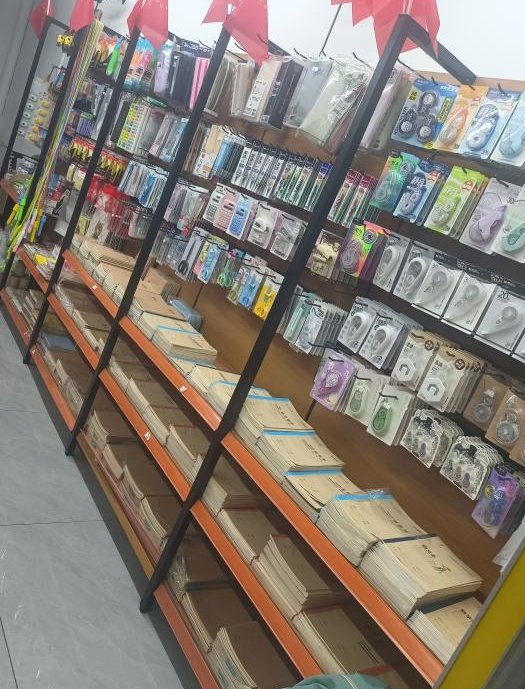 龙景五小正大门对面旺铺转让 龙景五小正大门对面旺铺转让